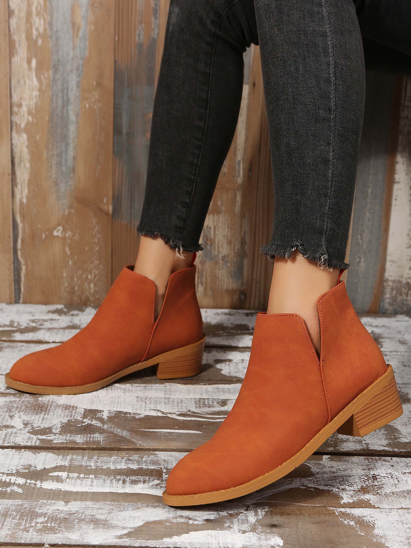 Große Damenstiefeletten aus Wildleder mit klobigem Absatz_voghion.com