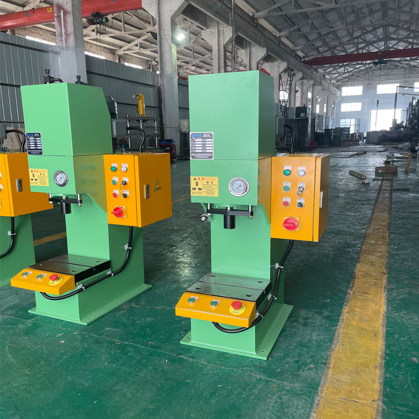 厂家定制台式小型单柱液压机1吨单臂压力机台式1吨小型伺服液压机