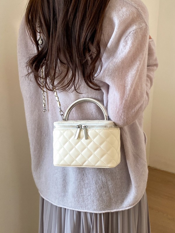 Bolso de cadena de diamante para mujeres 2026 nuevo nicho de diseño transfronterizo de alta sensación de bolso de mochila de caja universal bolso