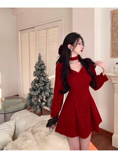 ��������}�Q�·�ϲ�cŮ�b���С�Y����ɫ�z�q�����B��ȹ���ﶬ��