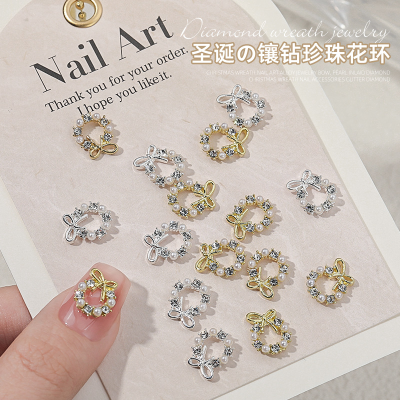 Popular en línea populares accesorios de diamantes de uñas súper brillante perla Rhinestone Navidad exquisita Garland pequeño collar combinado con accesorios de diamantes de oro al por mayor