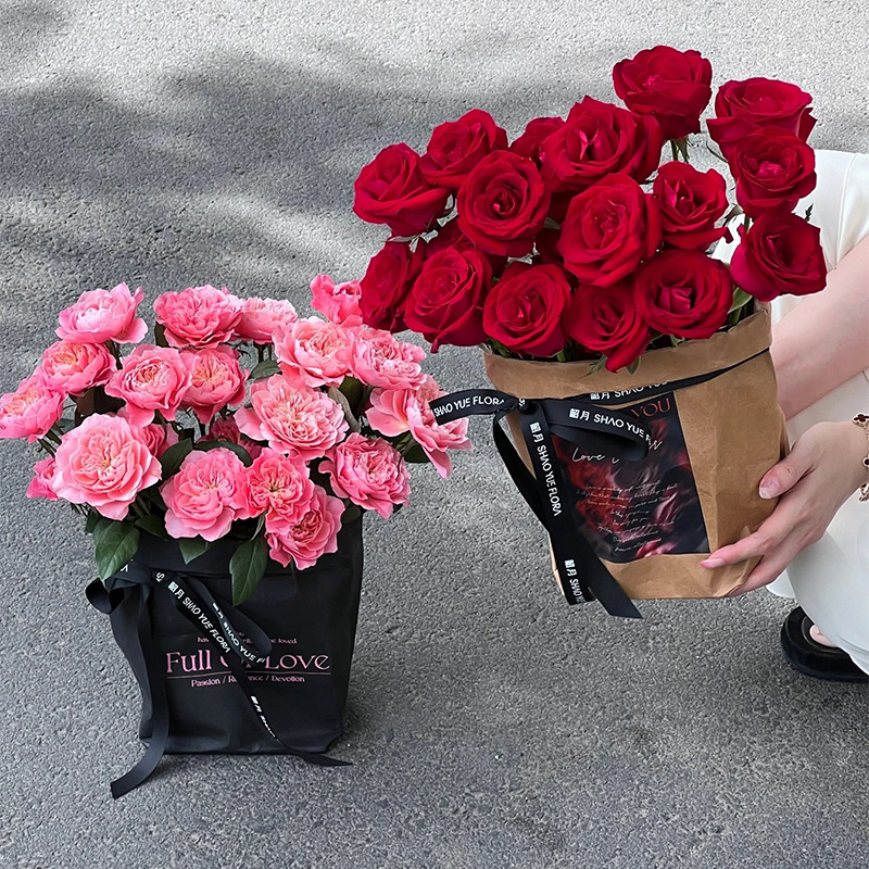 七夕新款水洗牛皮抱抱袋鲜花玫瑰花束插花袋加厚防水收纳袋