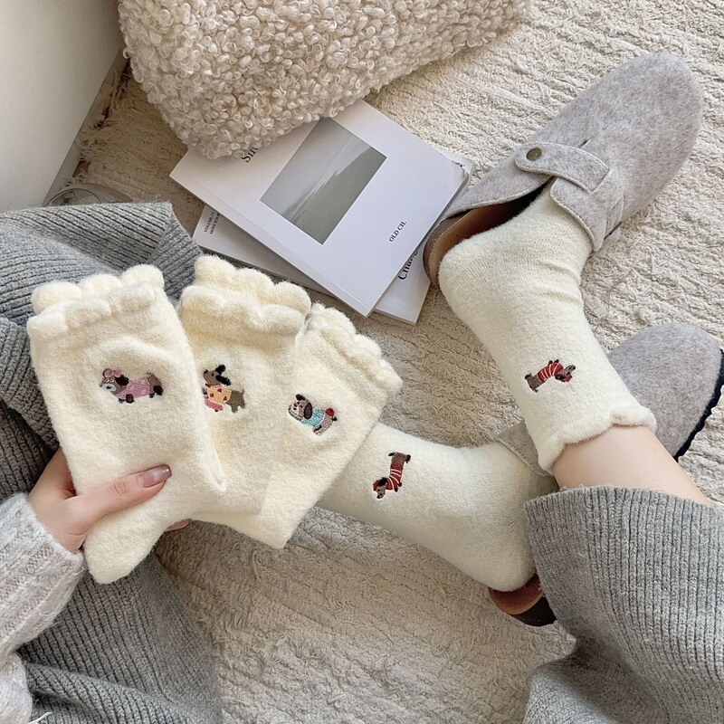 可爱俏皮袜子女中筒袜秋冬加绒加厚保暖袜日系卡通毛绒腊肠狗长袜|undefined
