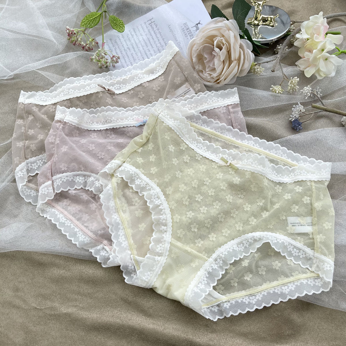 French Retro translucent Soft Jacobs ventilation Lace girl Underwear Middle-waisted Package hip Triangle pants