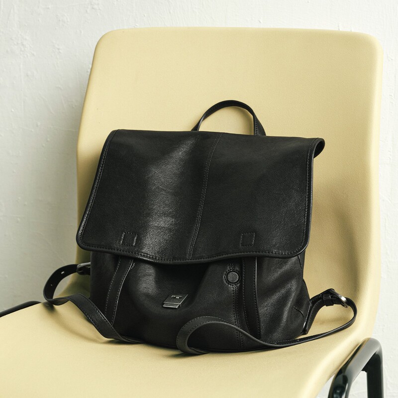 Qiu Zhen Vegetable-Tanned Sheepskin Messenger Series Backpack Large Capacity Commuting Casual Backpack 2025 New Model Qiu Zhen Vegetable-Tanned Sheepskin Messenger Series Backpack Large Capacity Commuting Casual Backpack 2025 New Model