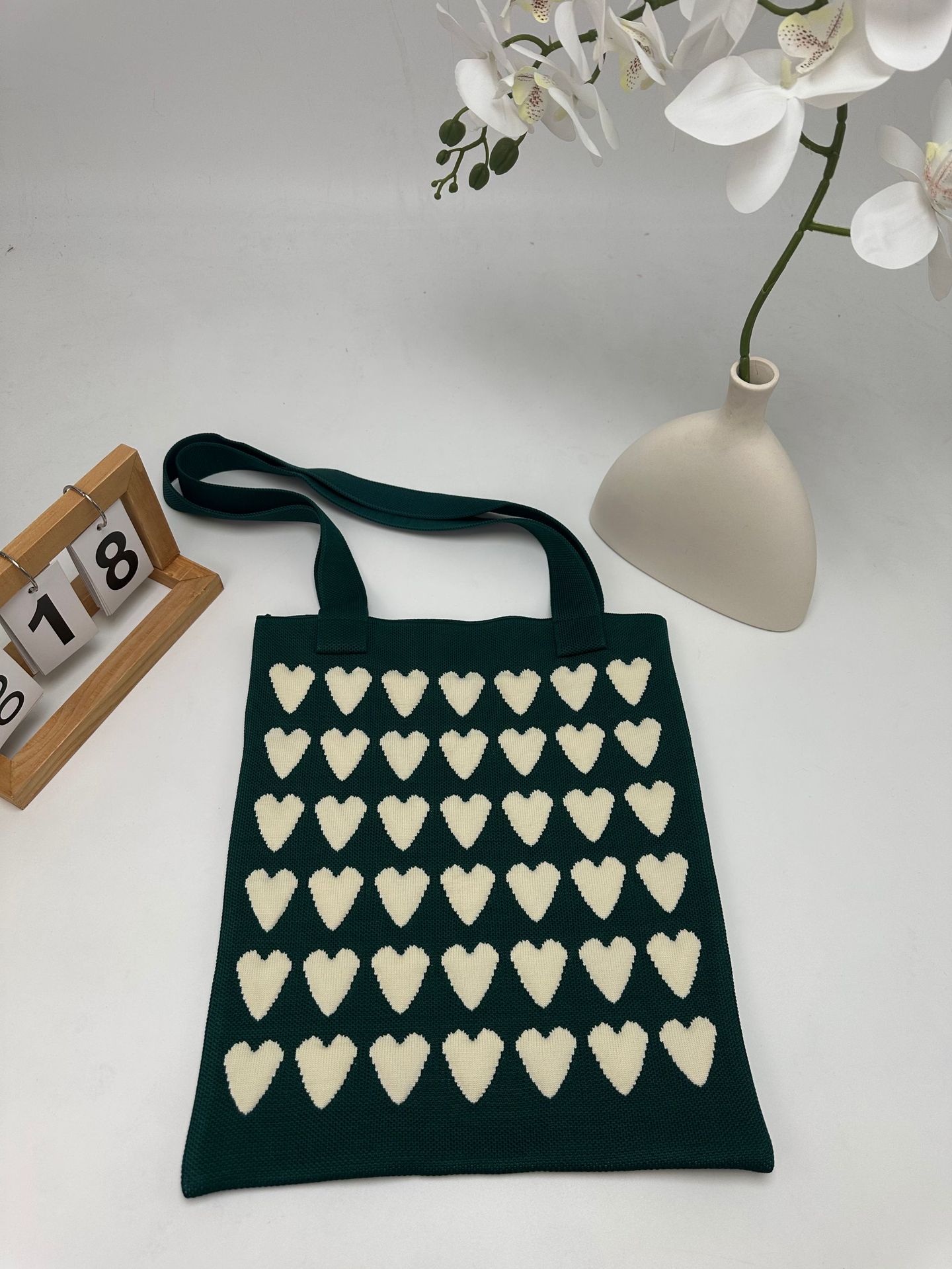 Heart Graphic Knit Large Capacity Shoulder Bag 8