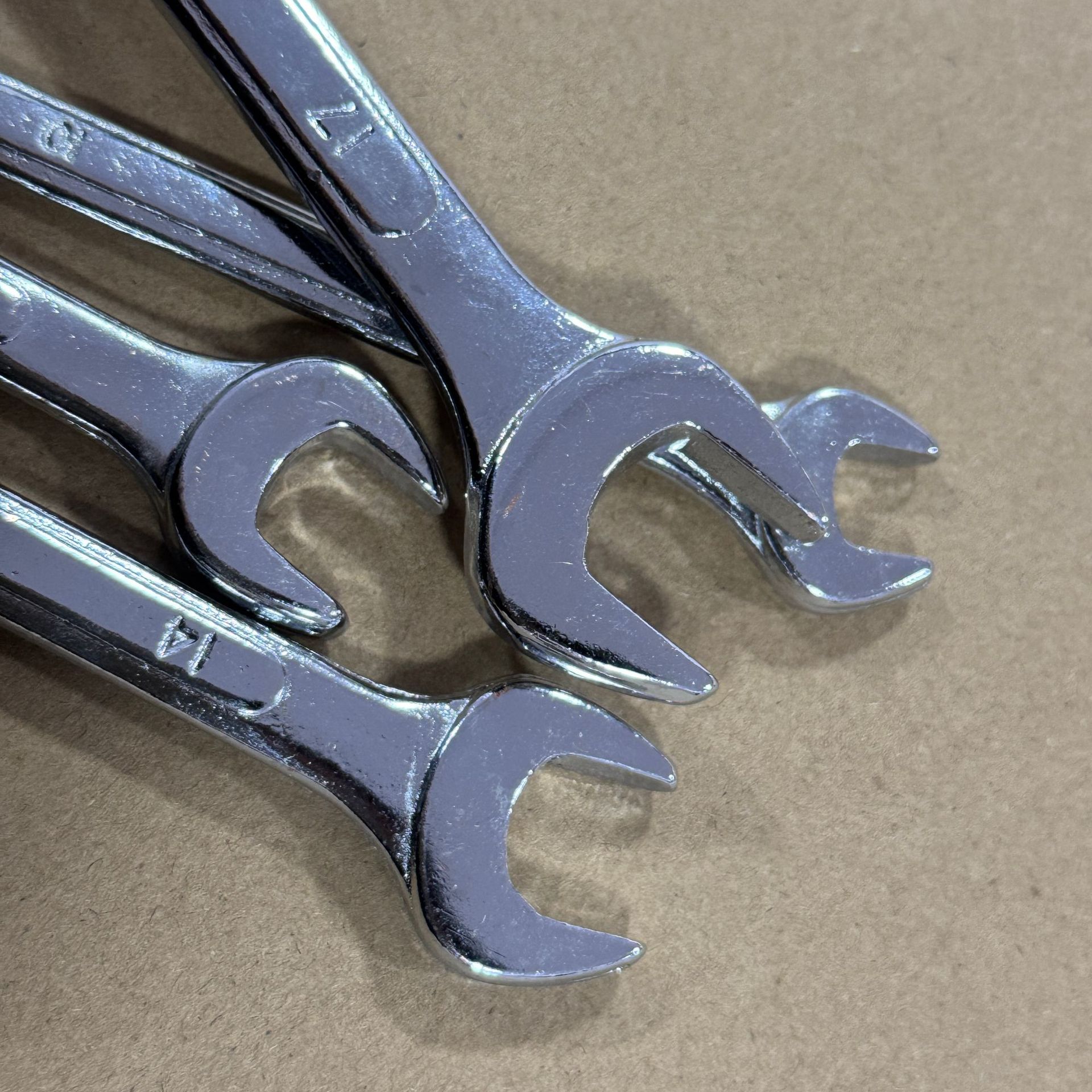 Wrench, fast universal tools set for repair