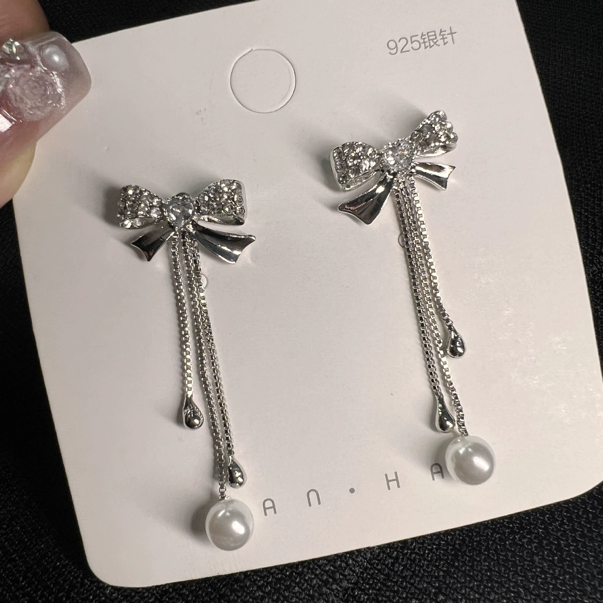 Серебряная серьга с штифтом и бантом, демисезонные жемчужные серьги, серебро проба 925, стиль высокого качества