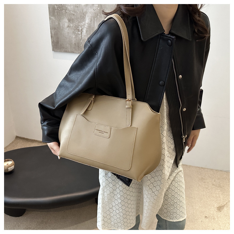 2024 New Popular Texture Large Capacity Tote Women's Trendy Fashion Leisure Student Commuter Bag_voghion.com