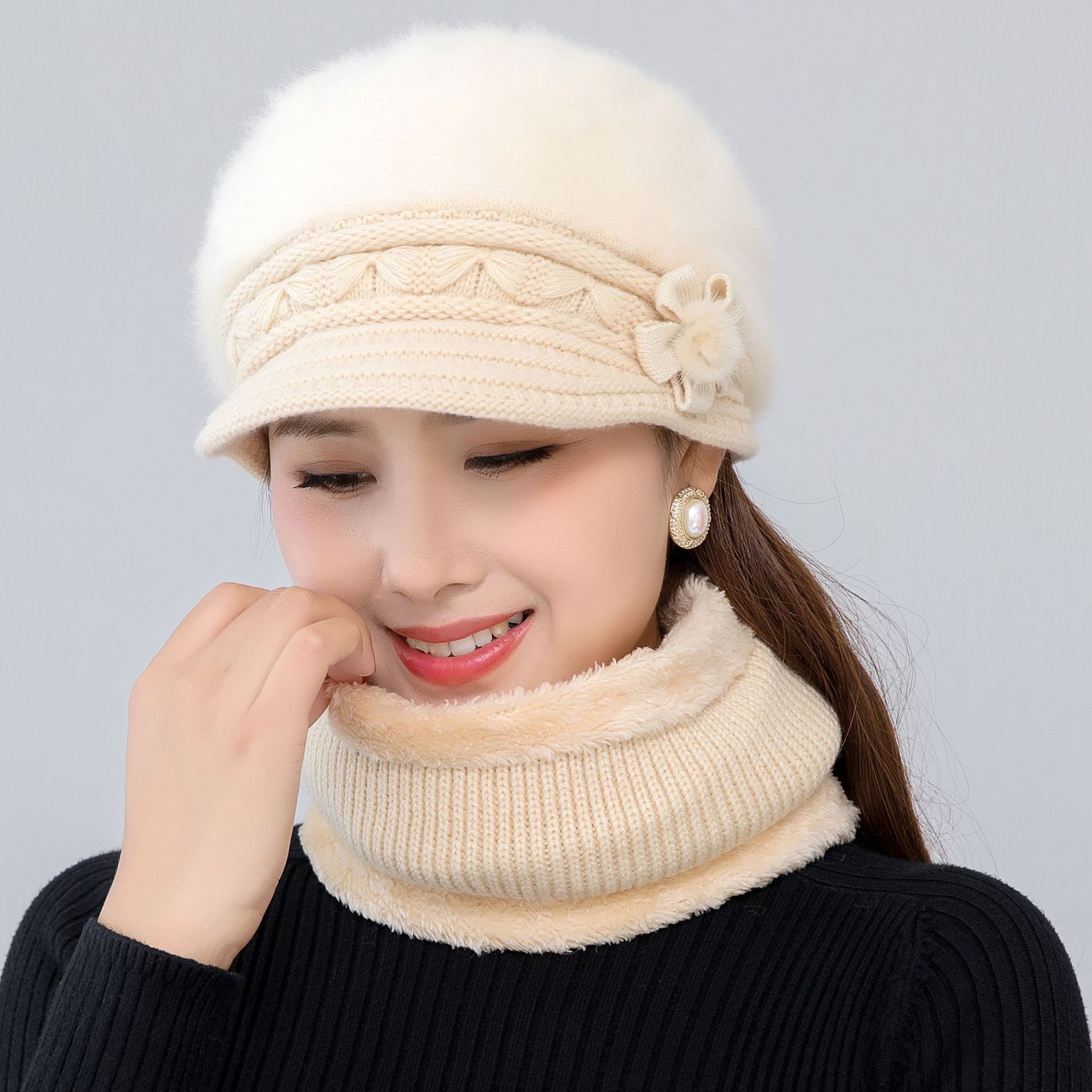 (Light hat) beige