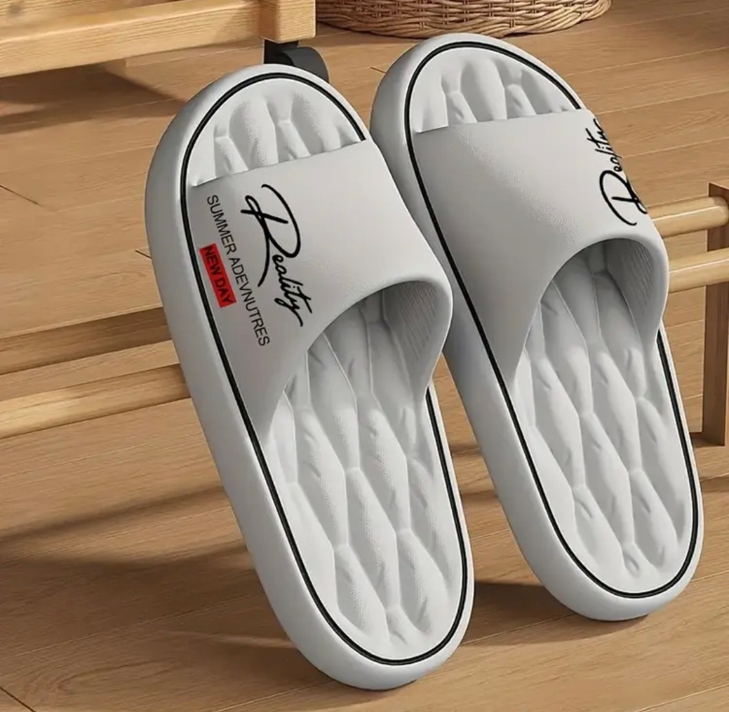 Nuevo 2026 sensación de mierda zapatillas de mujer verano antideslizante en el hogar impresión de fondo grueso zapatillas de hombre