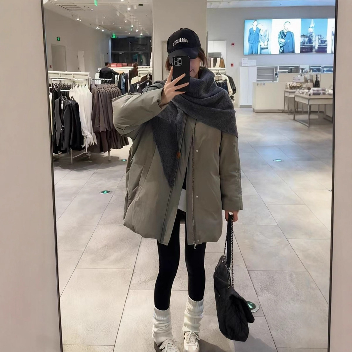 025 New Winter Style Loose Casual Thickeneded Workwear Jacket Korean Style Stand-Up Collar down Jacket for Women 2