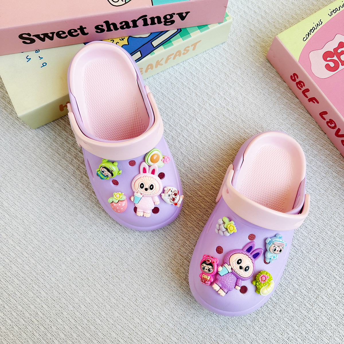 Two-tone universal non-slip cartoon Crocs-style slippers
