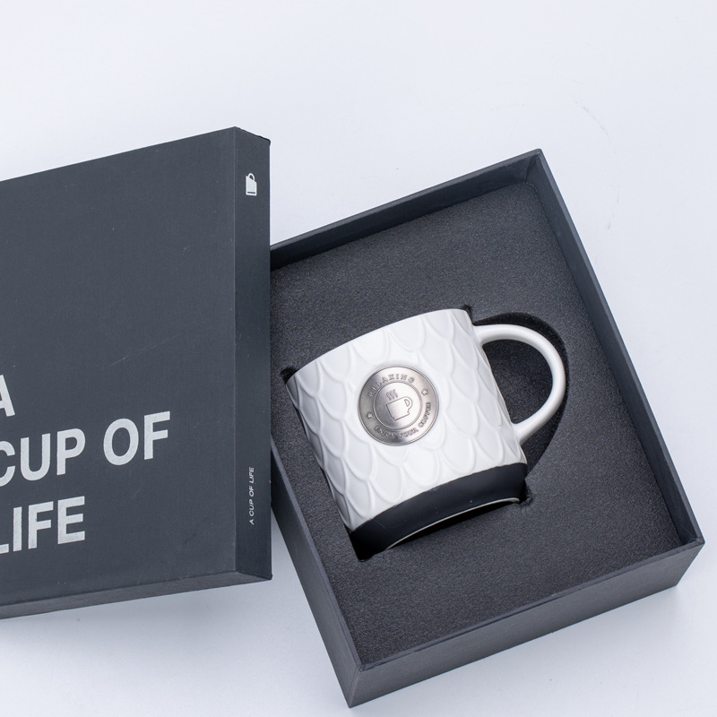 Taza de bronce Taza de bronce Taza de café Taza de agua en relieve Taza de cerámica Logo