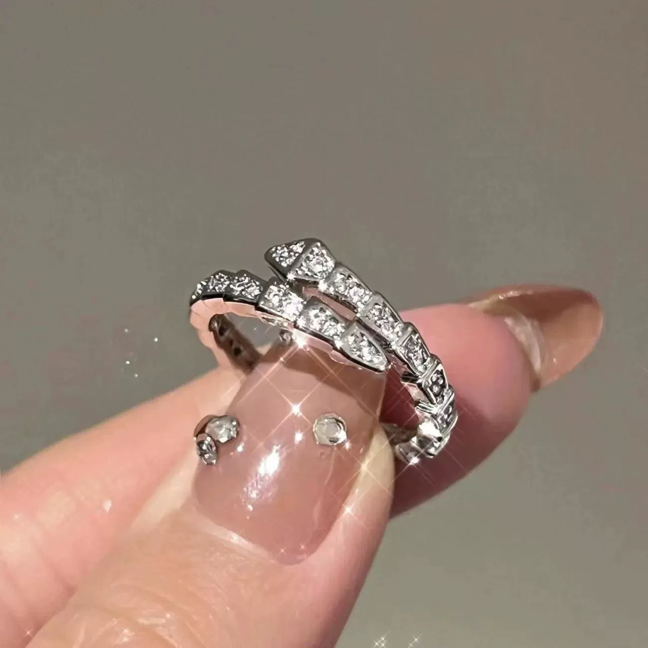 Ring (Tide) Small Fashion Design, Diamond-Style Pavé, Light Luxury — Silver/Gold/Champagne