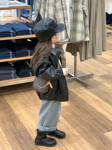 韩版童装秋季新款女童时髦皮衣外套高领打底衫直筒牛仔裤套装