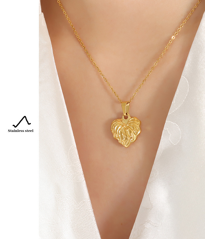 Fashion Heart Shape Titanium Steel Plating Pendant Necklace