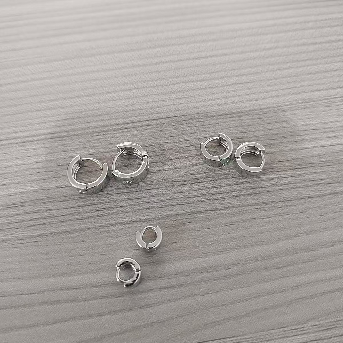 Nuevo círculo fresco femenino de alto nivel de nicho de diseño simple y sofisticado de moda versátil y juguetón joyas de orejas