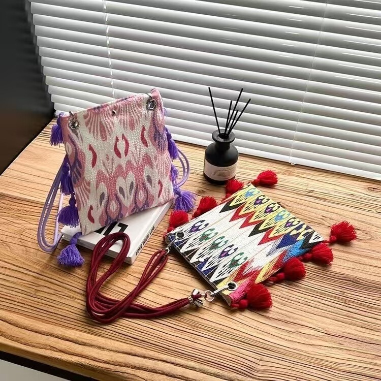 Trendy and Fashionable New Adelaide Mobile Phone Bag with Xinjiang Elements, Personalized Artistic Crossbody Bag, Ethnic Style Coin Purse Trendy and Fashionable New Adelaide Mobile Phone Bag with Xinjiang Elements, Personalized Artistic Crossbody Bag, Ethnic Style Coin Purse