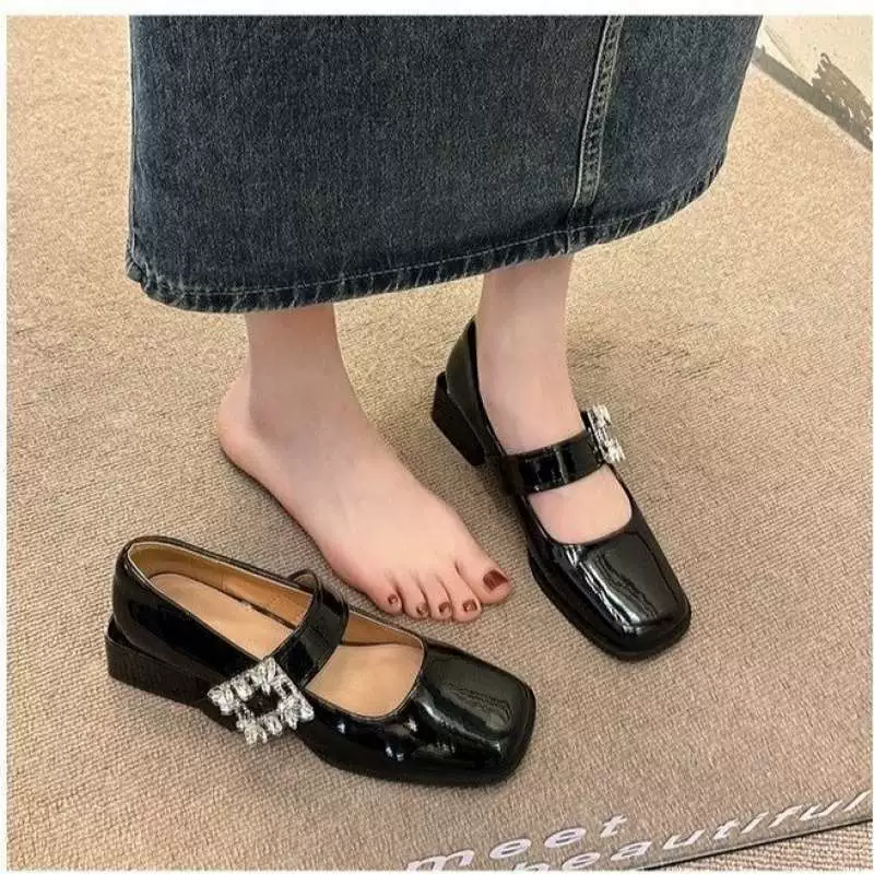 Женские туфли в стиле французского ретро 2025, новая весенняя модель с юбкой, туфли Мэри Джейн, универсальные туфли с неглубоким вырезом и стразами