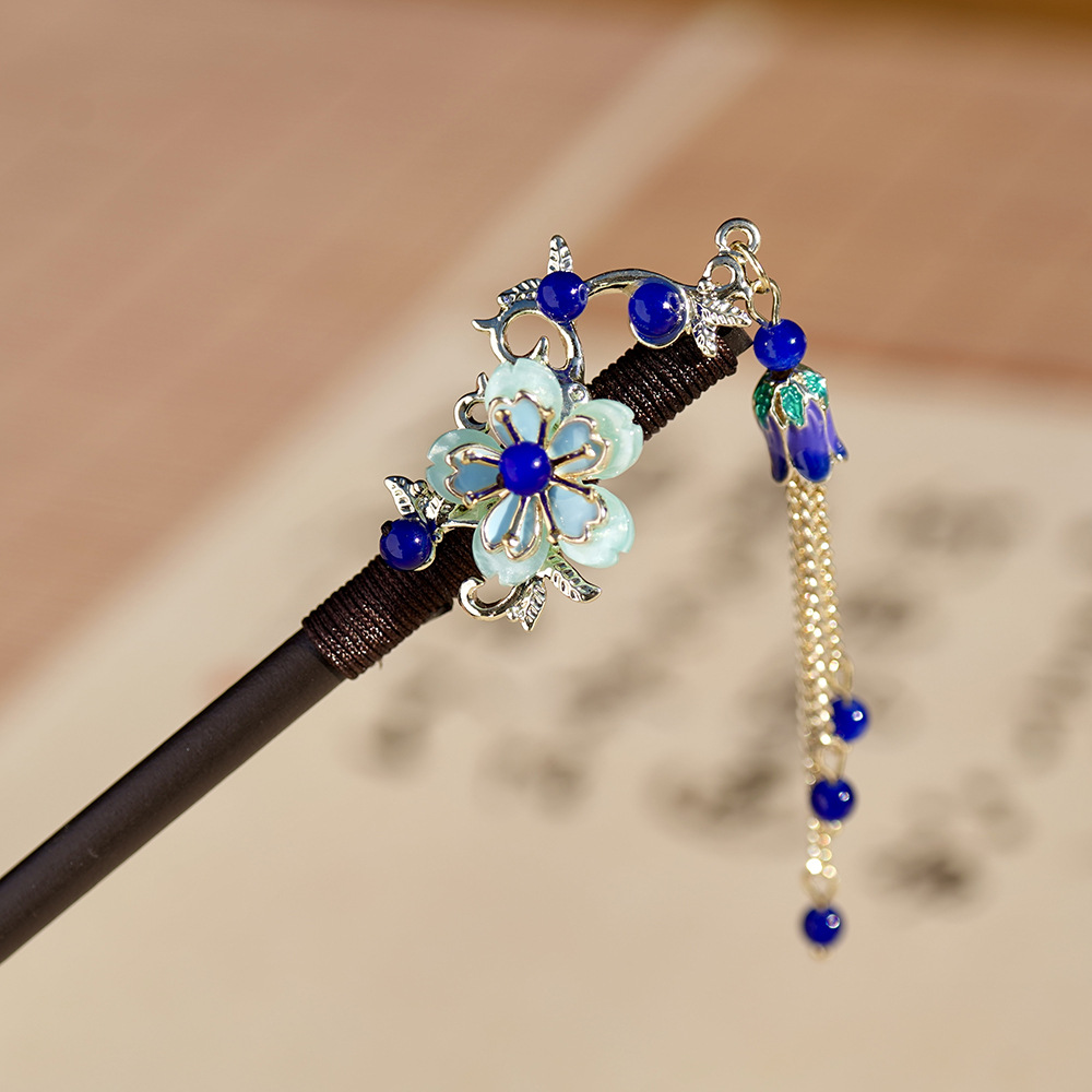 古典的な優雅なヘアピンの時代の髪飾り漢服のチャイナドレスの頭飾り江南ヘアピンの木のステップは花嫁の結婚ヘアピンを揺さぶっています。