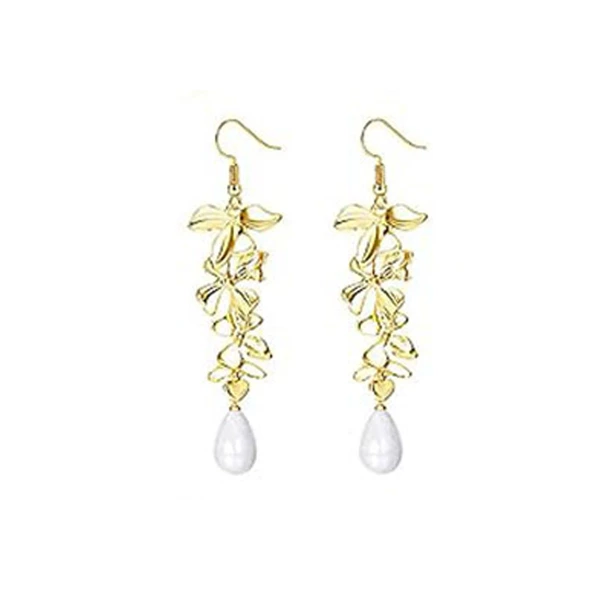 Golden earrings from pearl