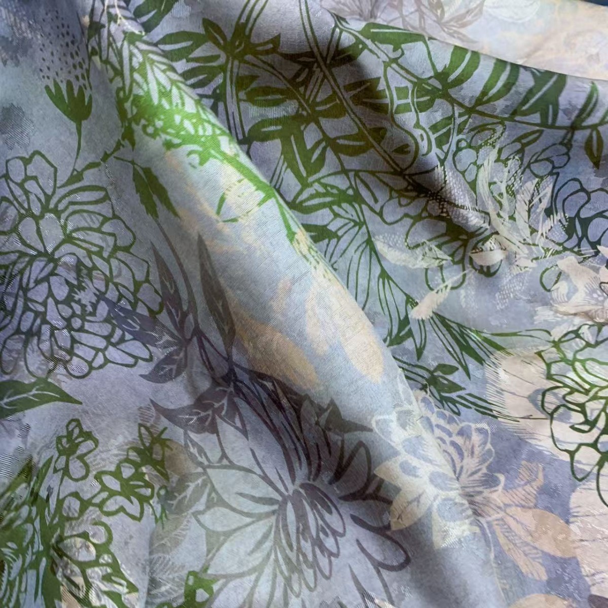新品人丝春夏绿韵幻羽花香云纱植物染提花面料柔肤高级感色织