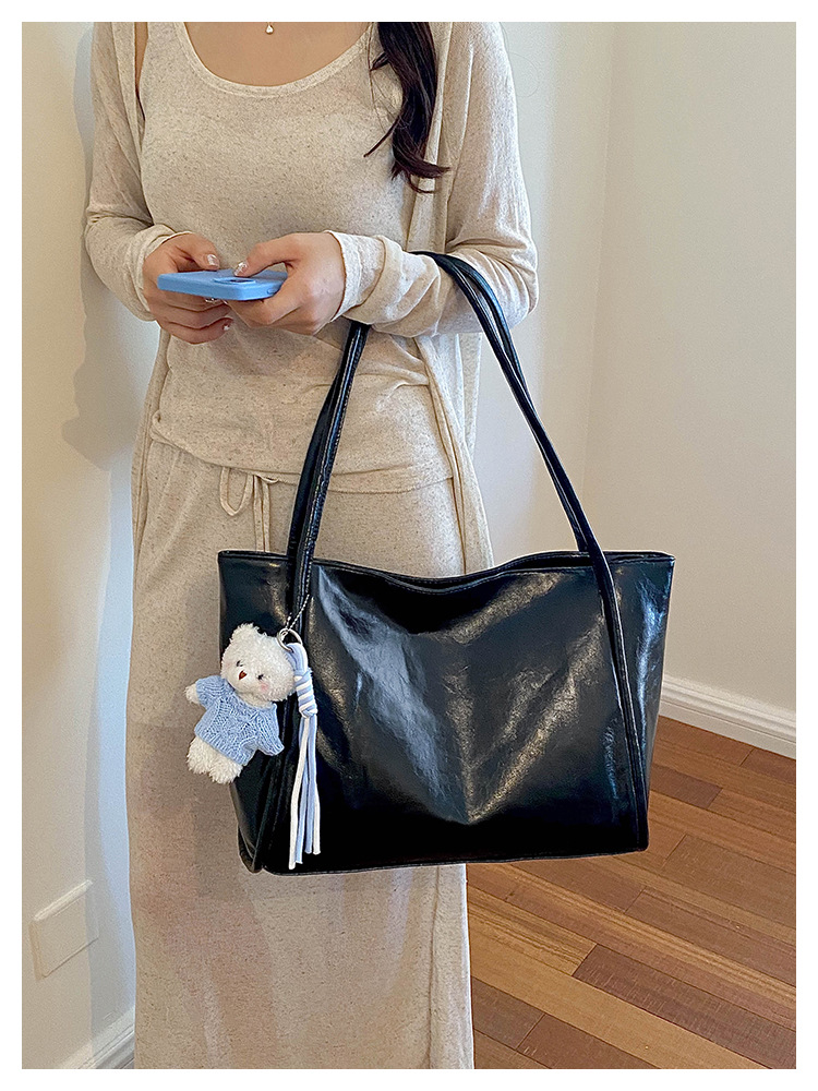 Minimal Large Capacity Glossy Zip Closure Tote Bag 17