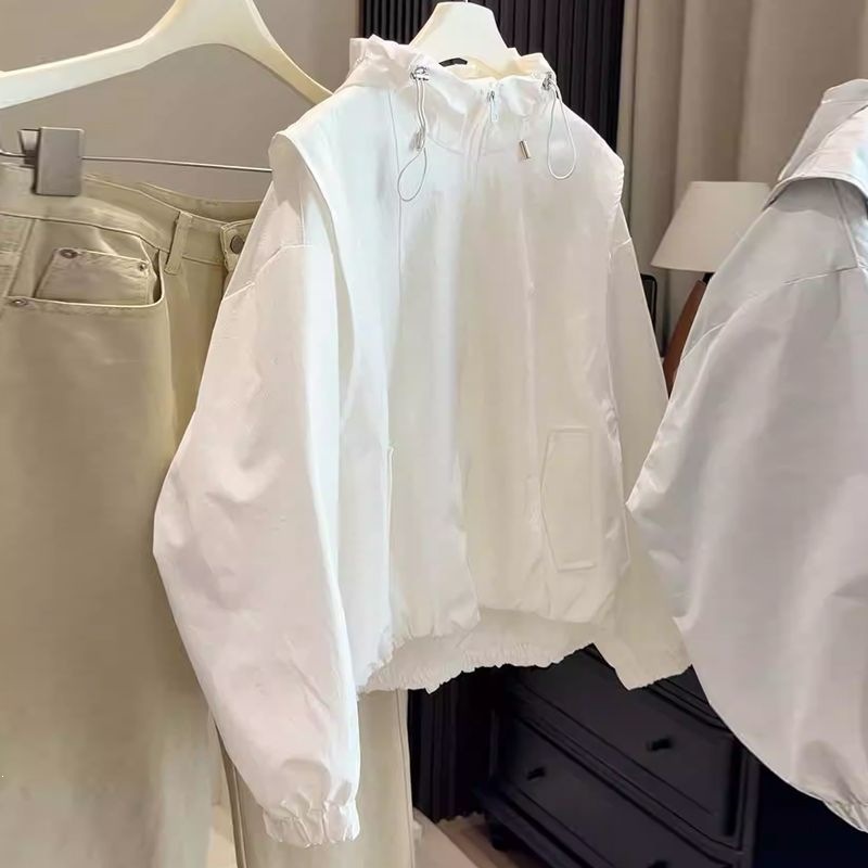 Korean style 2026 Spring/Autumn unique loose and fashionable workwear hooded short jacket with gathered hem, trendy sun protection clothing for women.
