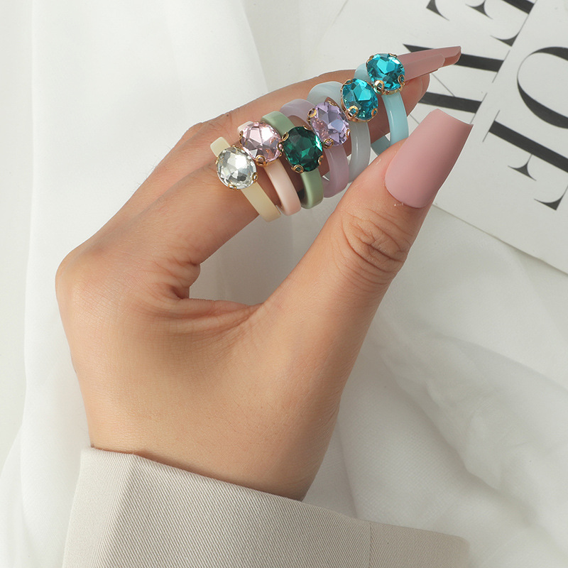 Simple Candy Color Diamond-studded Acrylic 6-piece Ring display picture 1