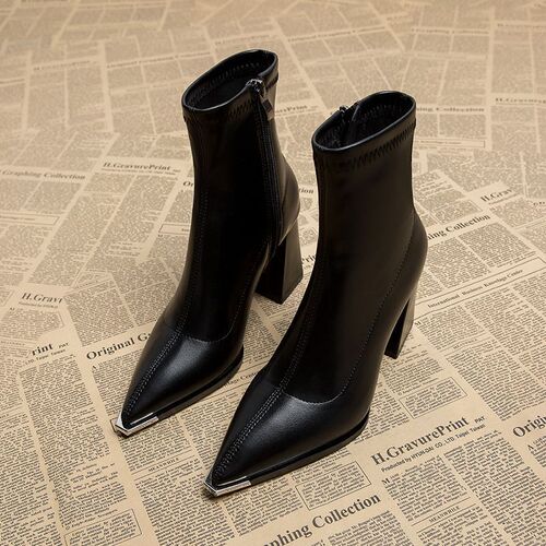 French-style comfortable versatile temperament martens boots 2025 autumn and winter new unique design pointed toe short boots for women