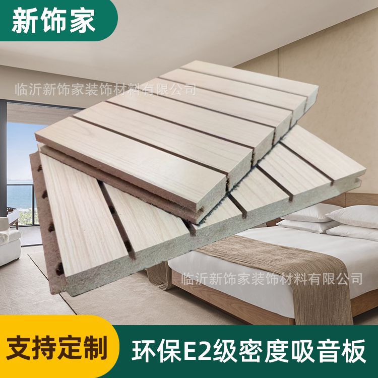 Fibra de madera resistente al fuego sólido madera sólida placa de aislamiento acústico decoración de pared perforada placa de absorción de acústico de cerámica de aluminio reducción de ruido