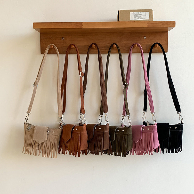 2024秋季复古时尚设计小众斜挎单肩包民族风流苏包百搭吊穗小方包