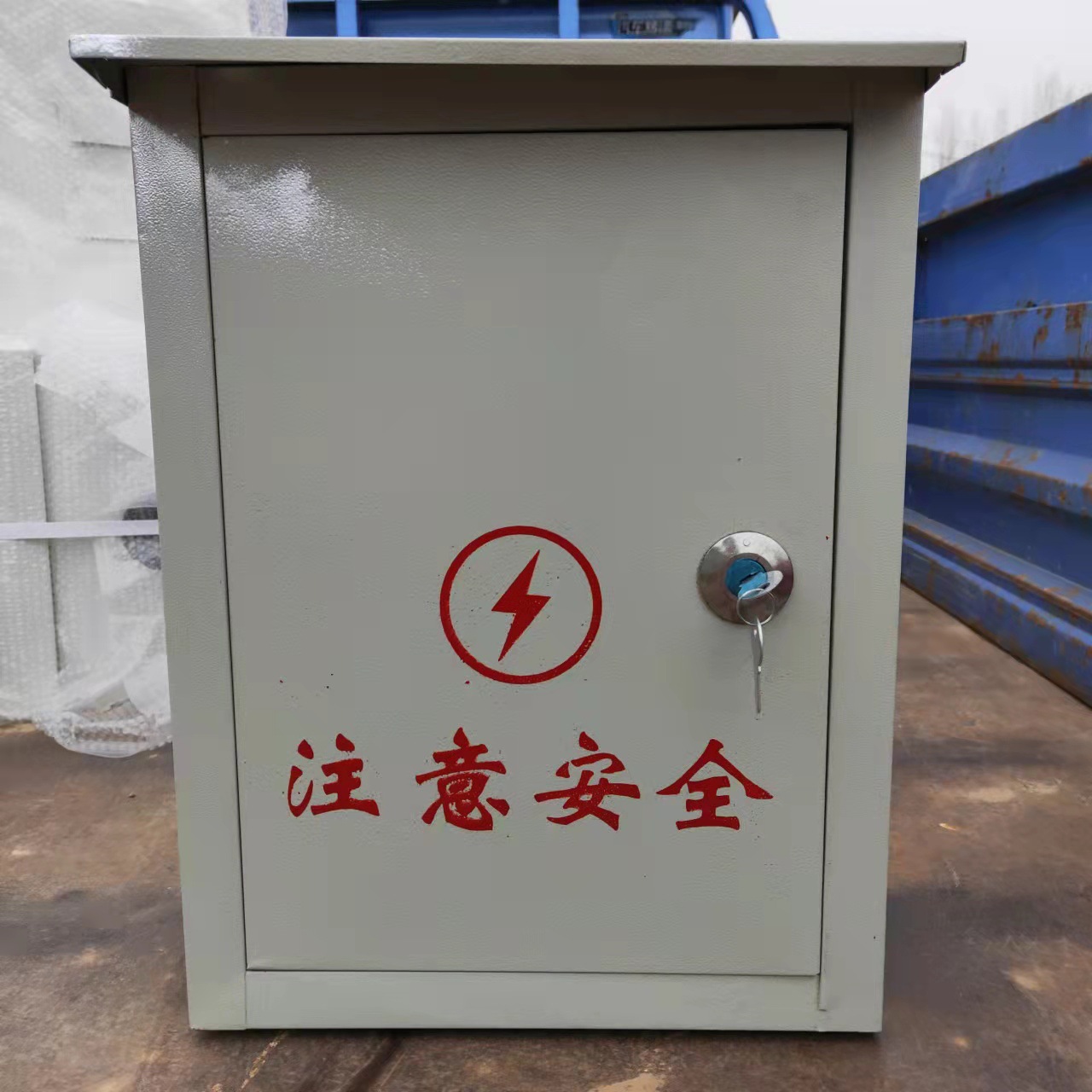 室外防雨箱 可以壁挂 可柱装 侧开们 带锁 铁的喷塑 接受丝印打孔