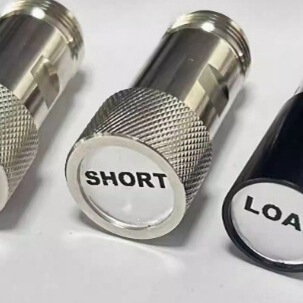 �߾��ȾW�־W�j�����xУ׼�� N�� DC-8.5GHz ƽ�氲�݂� �ǵ�8503