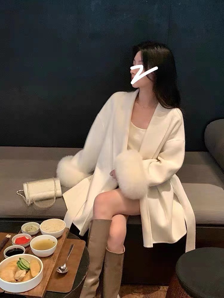 雰囲気のバスローブの長いタイプのウールの両面のラシャのコートの女性の高級な秋冬は本当にキツネの毛のコートを取り外します。