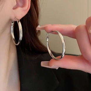 European and American hot 316L stainless steel exaggerated large circle plain circle earrings titanium steel glossy circle earrings fashionable and versatile