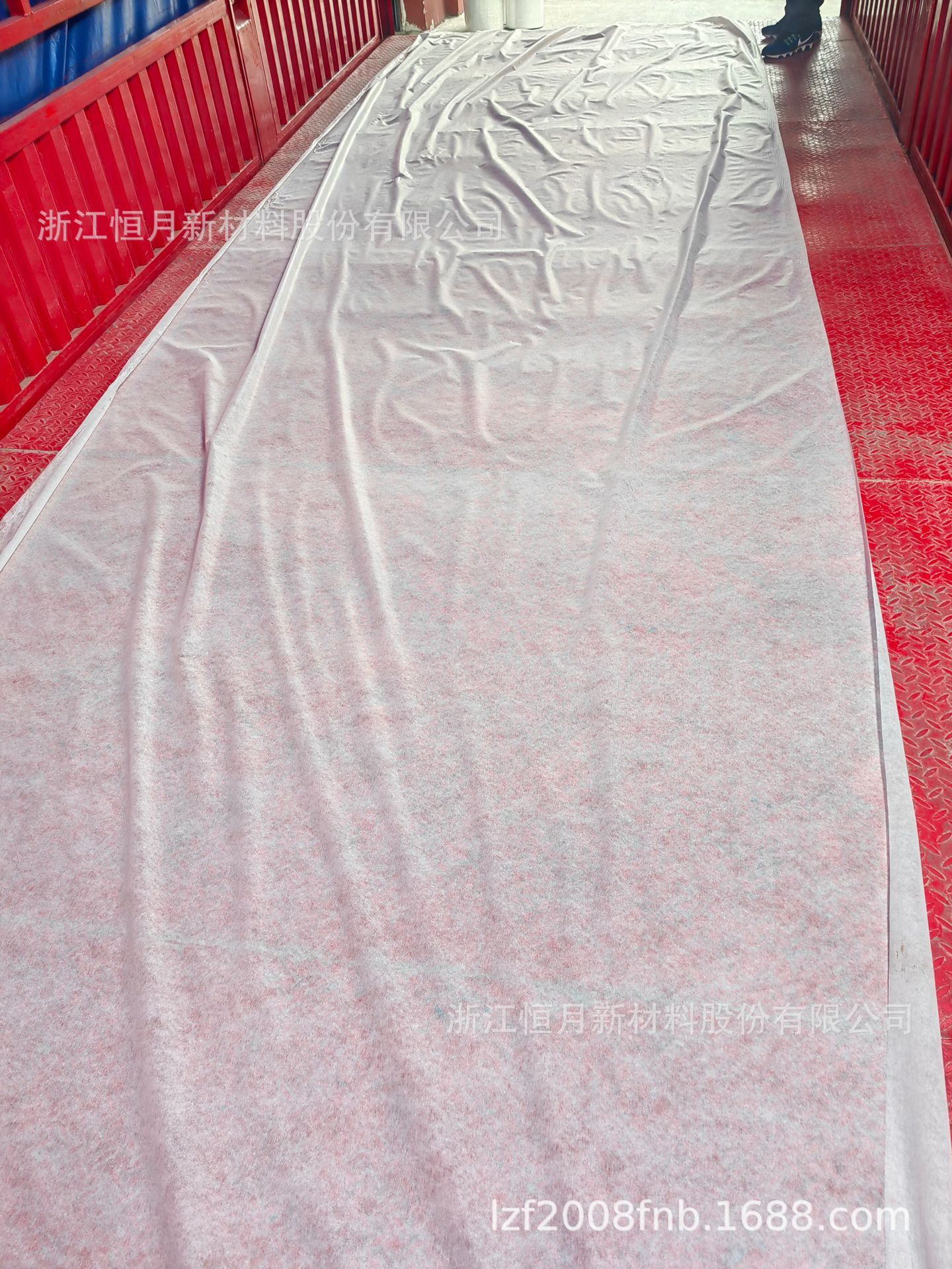 光面高光无纺布亲肤光面无纺布ES材质平面口罩面料