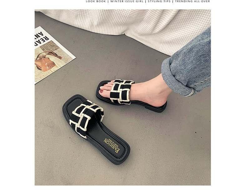 French luxury flat sandals for women to wear in summer, Xiaoxiang Feng 2023, new influencer going out to the beach, flip flops_voghion.com