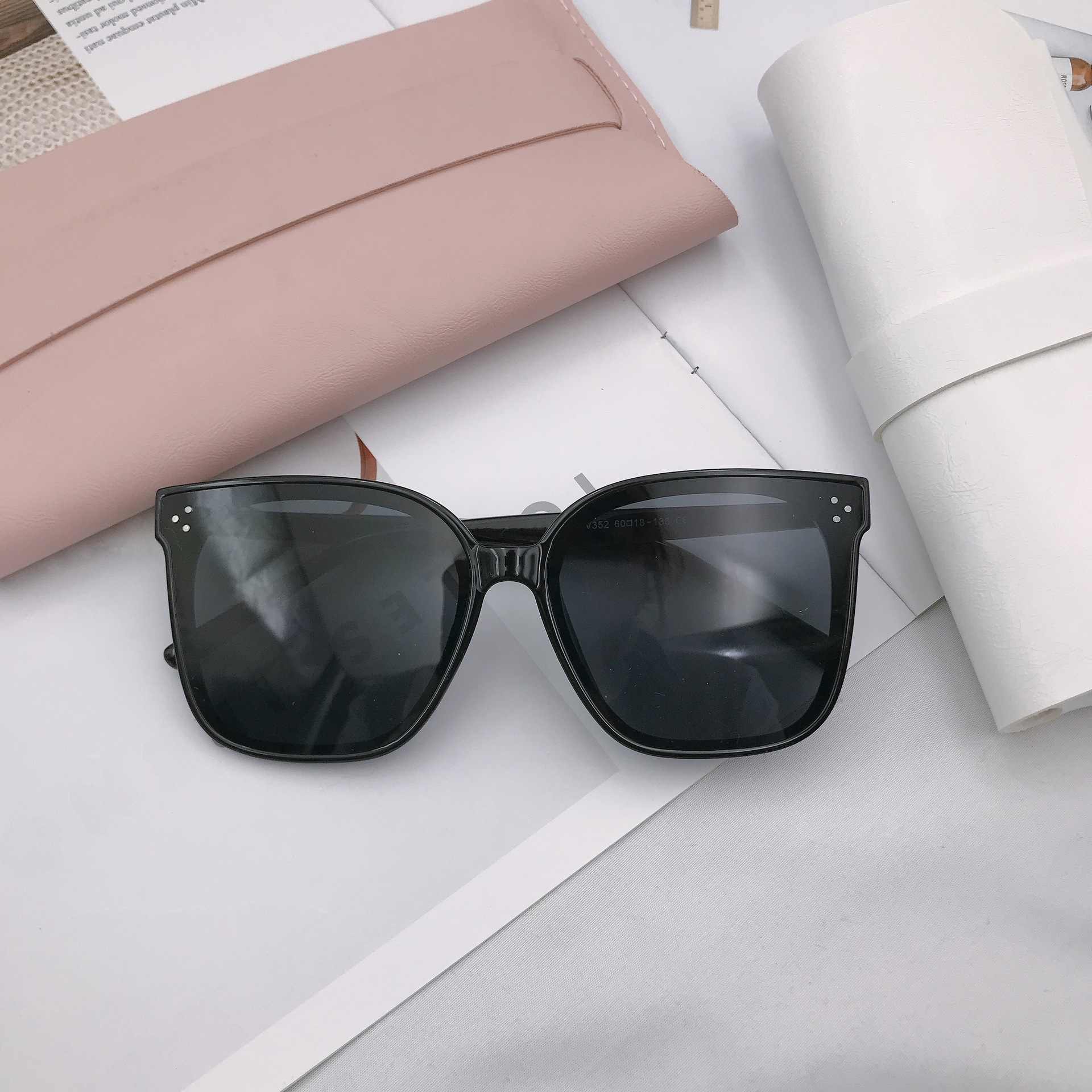 New Small Three-point Sunglasses Women's Large-frame Slimming Plain-looking Sunglasses Men's Fashionable Korean-style Street Photographer Red Book Onl_voghion.com