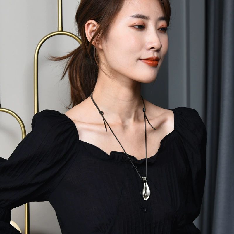 Small design retro trend pendant, necklace, accessory for men and women, simple and elegant design