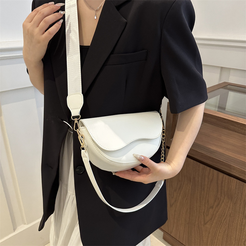 Bolsos pequeños retro, bolsos de mujer, 2024 primavera y verano, nuevos bolsos de mensajero de un solo hombro de moda, bolsos de nicho, bolsos de silla de axila