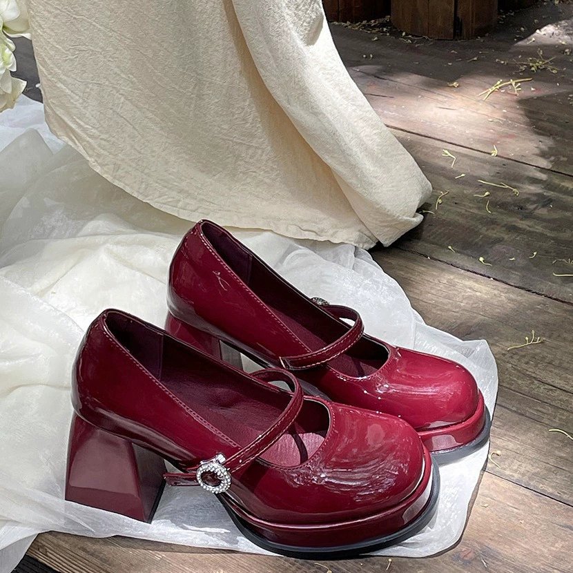 Черный французский маленький ароматный ветер толстые каблуки женские 2024 новые летние ретро дикие кожаные туфли Мэри Джейн