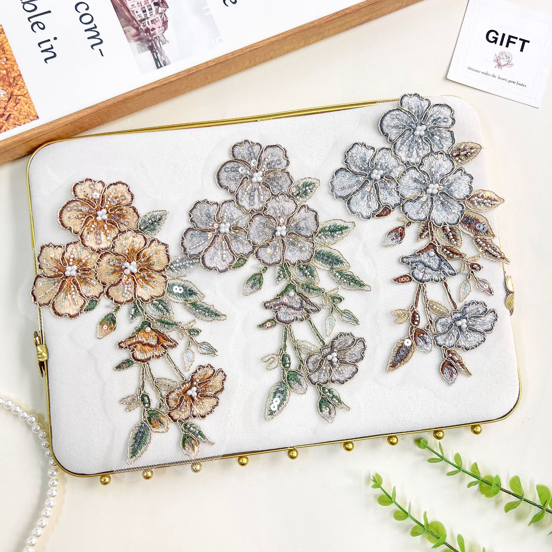 Hecho a mano de encaje cuentas bordadas parches de flores tricolores clavos de tela cuentas de ropa accesorios de decoración DIY