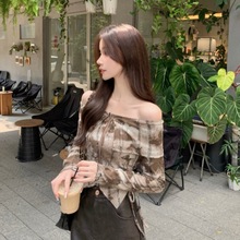 蝴蝶破洞拉链短款一字肩衬衫女2025秋季扎染露肩显瘦长袖抽绳上衣