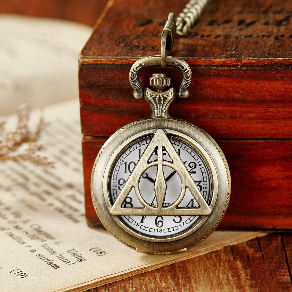 Cross-border foreign trade hot sale vintage pocket watch collection triangle quartz universal leisure vintage pendant pocket watch wholesale