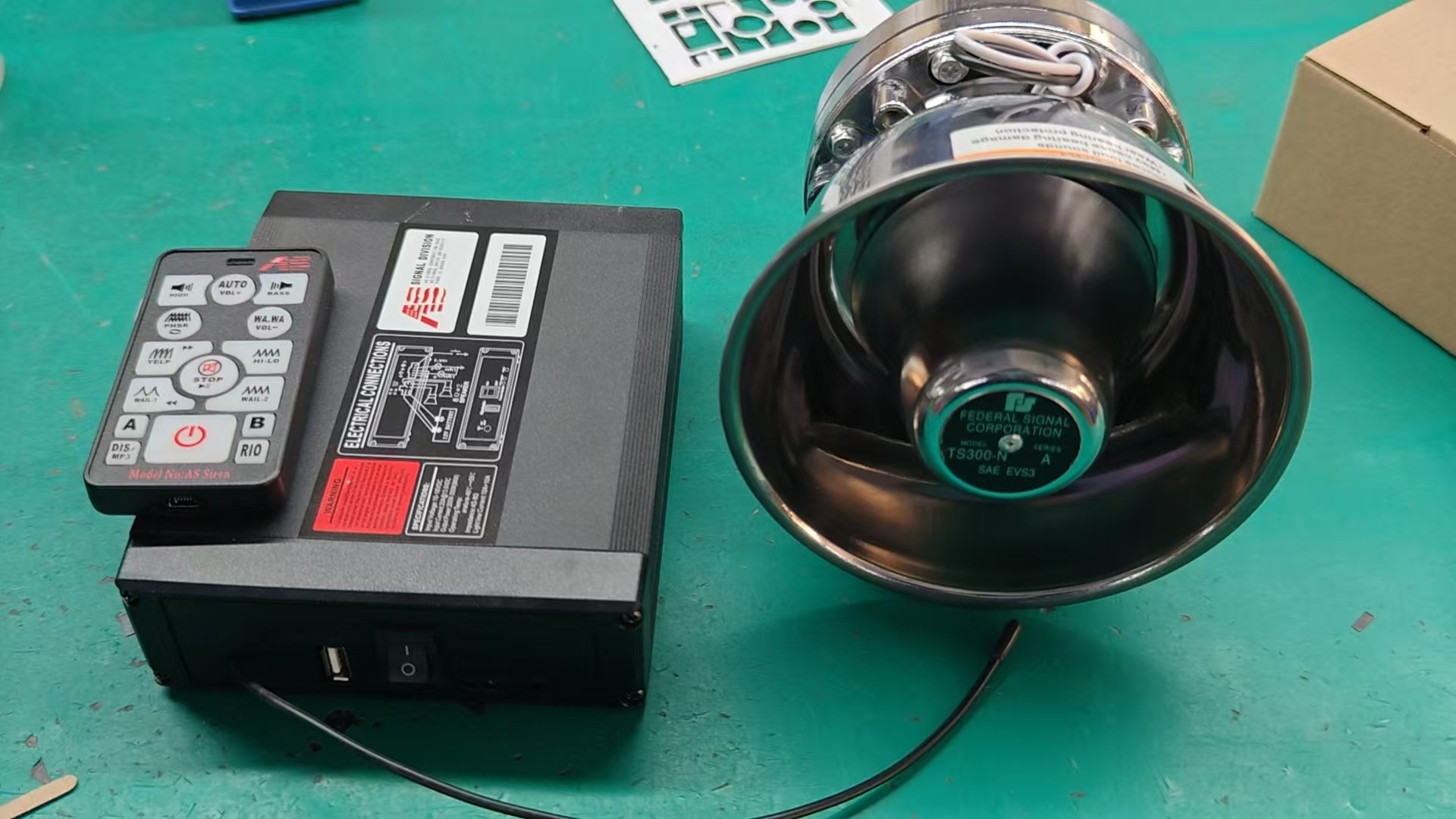 Vehicle-Mounted Alarm System with Wireless Remote Control, Loudspeaker, High-Pitched Siren 920Bkg-Mp3+ Stainless Steel Horn