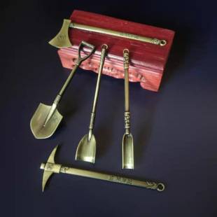 Campus surrounding tomb robbery notes Zhang Qiling Luoyang shovel axe pick suit toy model zinc alloy weapon