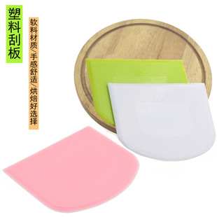 Factory Wholesale Amazon Plastic Scraper Soft and Durable Kneading and Cutting Dual Use Cake Cream Dough Scraper