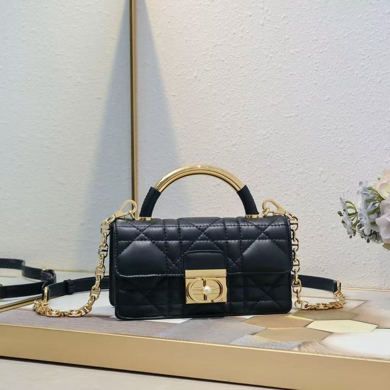 D家の女性のハンドバッグの黒色の小さい牛革の針法の古い金色のハンドルの新型のCDのバックルの藤の格の本革の女性のカバン|undefined